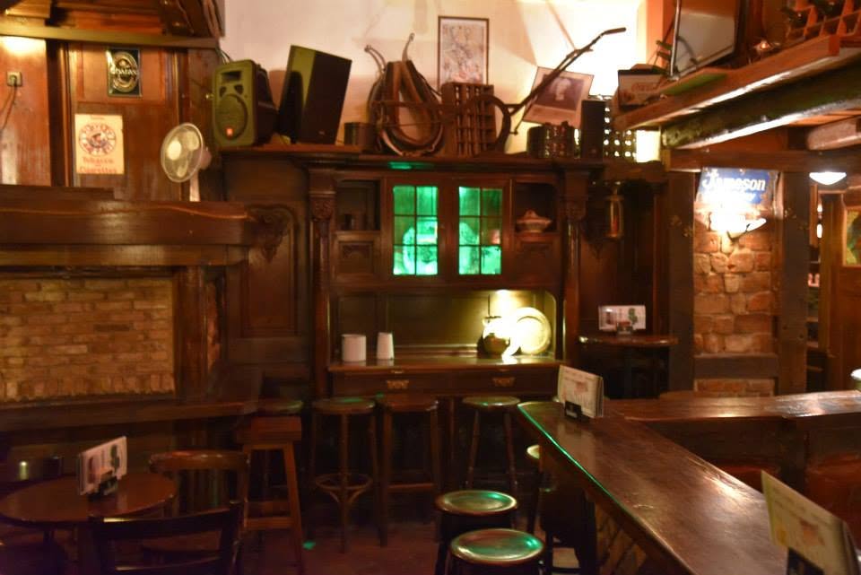 Cosy backroom with dark wood inside Dublin Inn Hannover